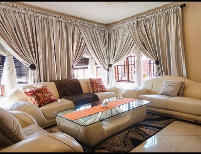 4 BEDROOM HOUSE FOR SALE IN WATERBERRY COUNTRY ESTATE